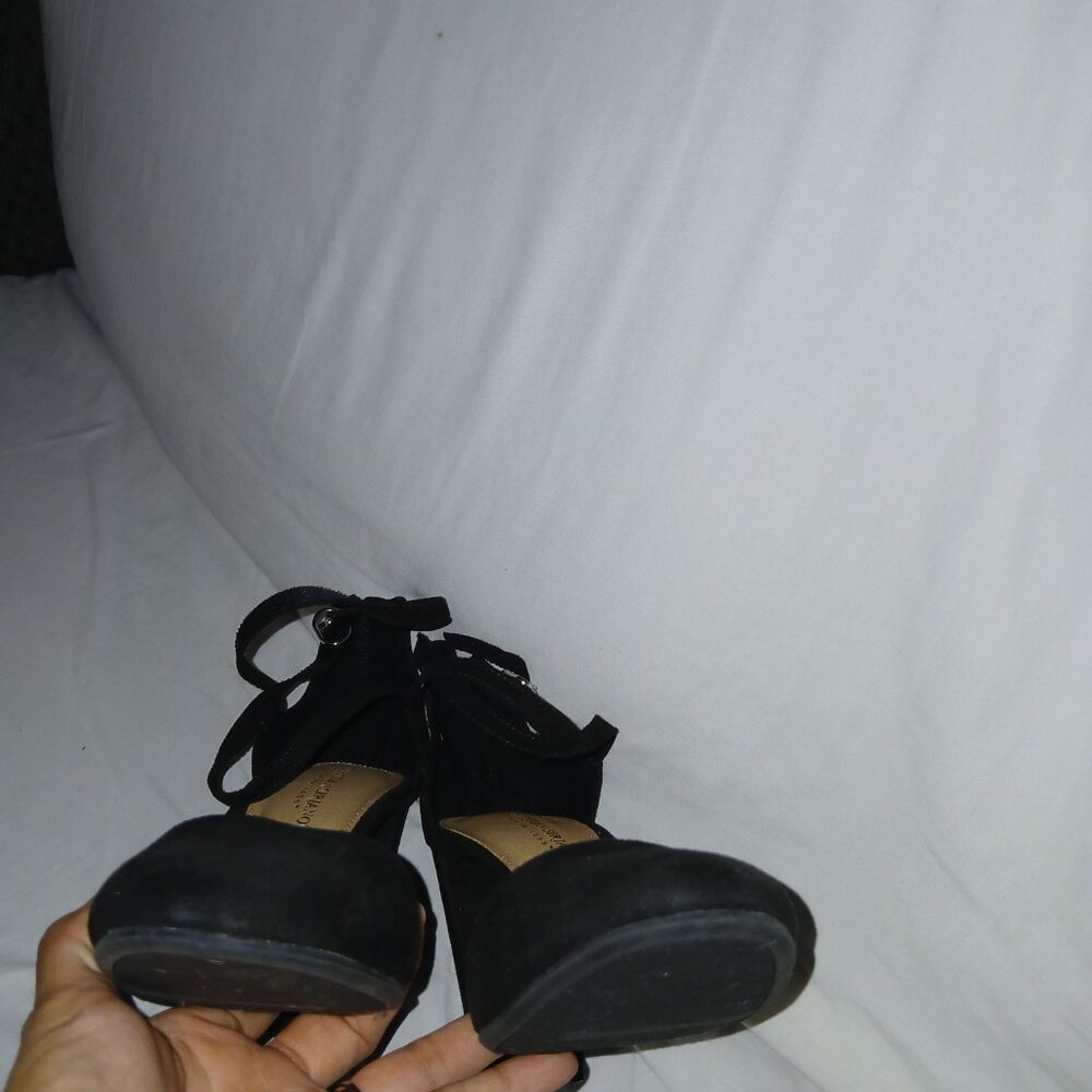Shoes - Picture 5 of 7